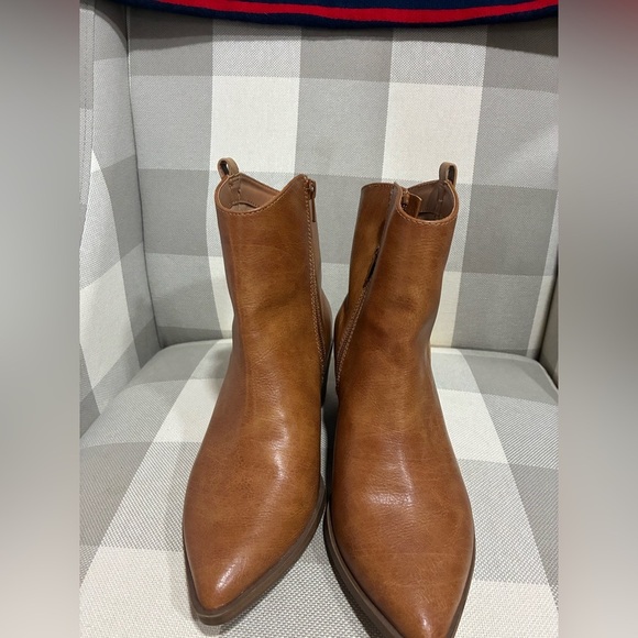 Universal Threads Women's Tan Ankle Boots Women Size 6 - Picture 6 of 6